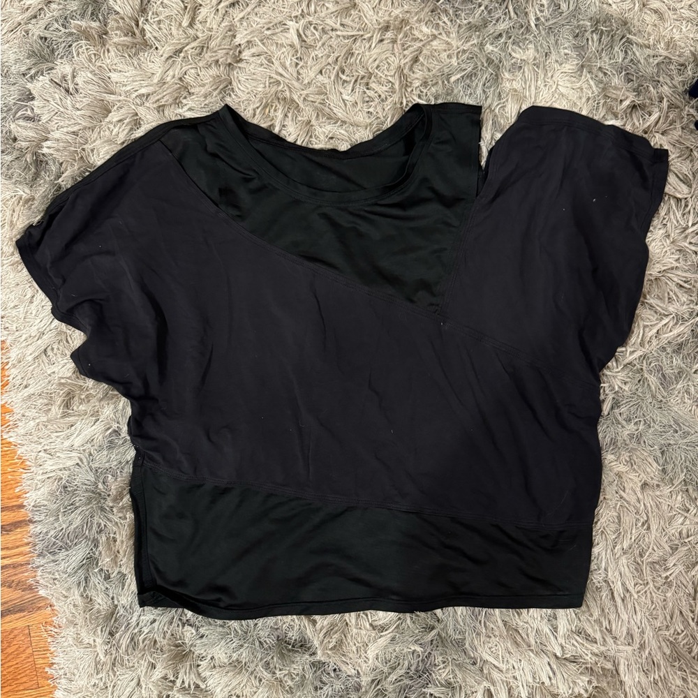 Size 6 lululemon shirt